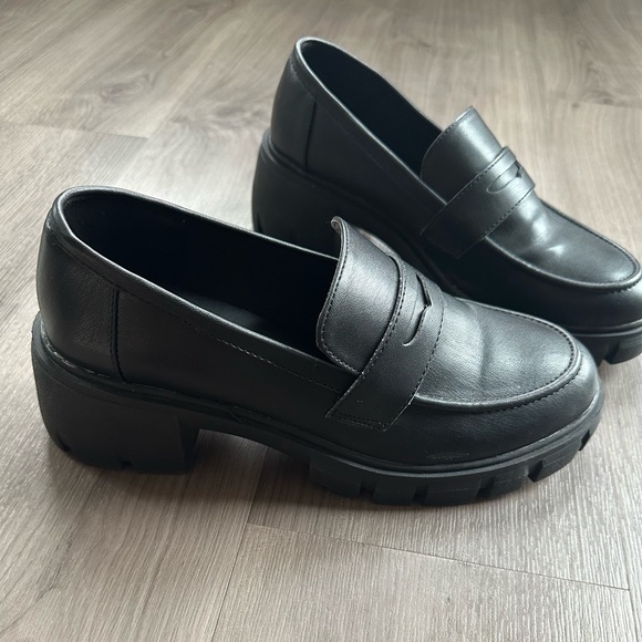 Black Chunky Loafers With Memory Foam Padding - Picture 2 of 8